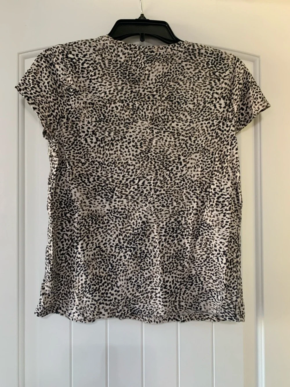 Athleta Women's Short Sleeve Cream and Black Cotton Leopard Print Top Small - Picture 7 of 9